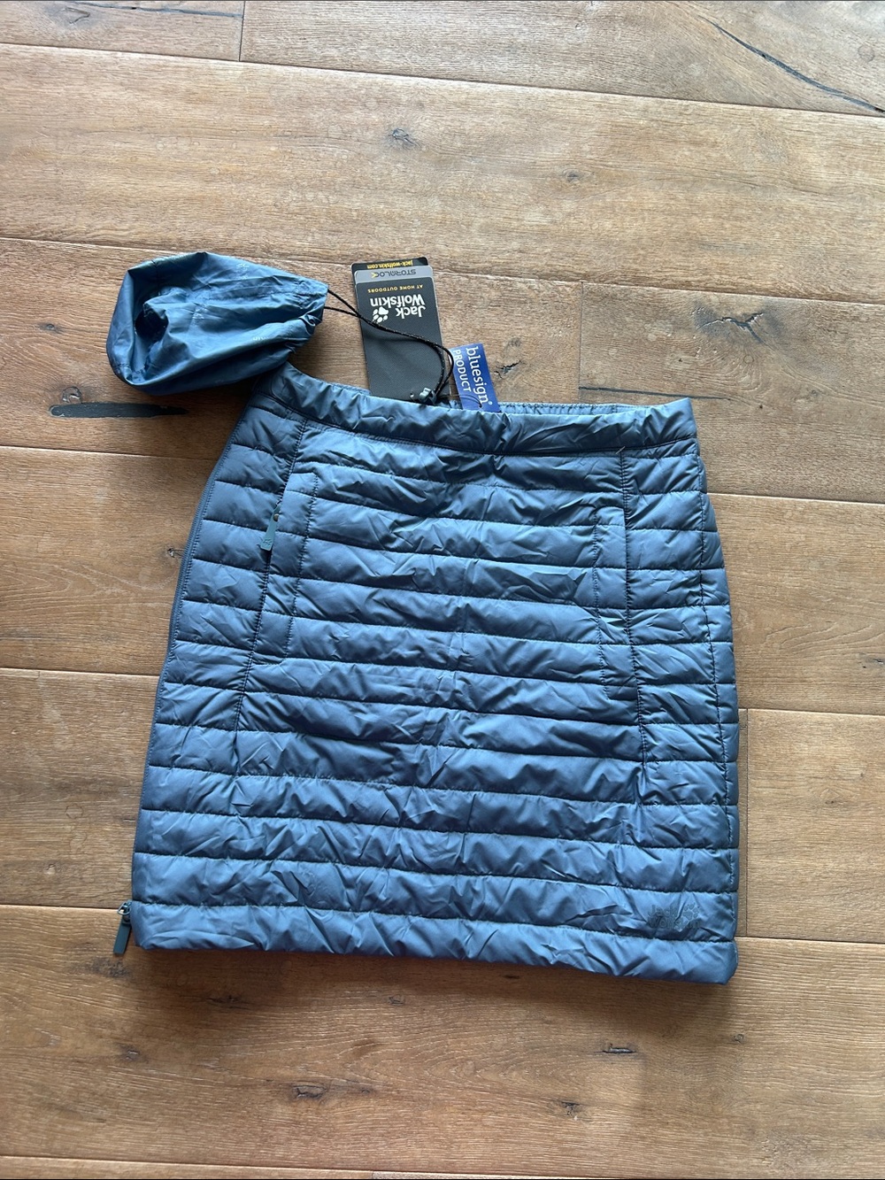 Jack Wolfskin blue quilted mini skirt